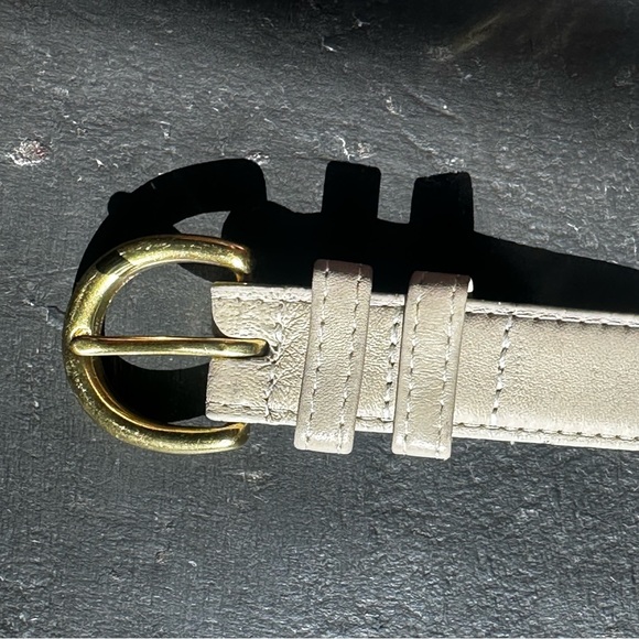 NEXT TO NEW COACH LEATHER BELT WITH SOLID BRASS BUCKLE. SIZE 2XL OR 44’ BEIGE - Picture 3 of 11